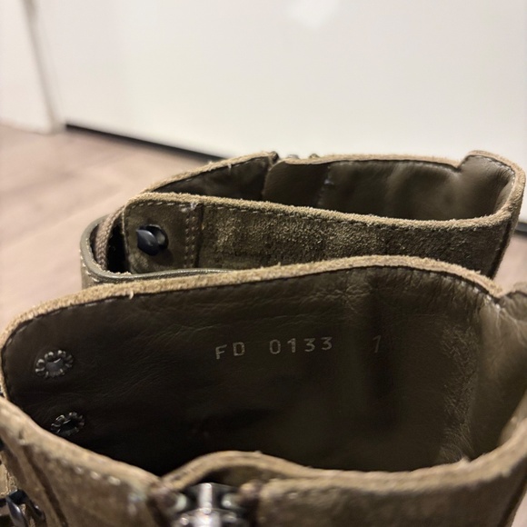 Mens Sage Color Louis Vuitton Boots - Picture 5 of 8